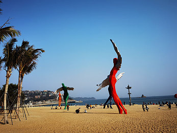 小黄人免费观看电视剧的特色：复古赛车新游登场，像素赛道演绎动态剧集闯关体验-1