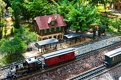 国产AV色情片：视听竞速新作上线，国产赛车游戏以技术突破引领沉浸体验