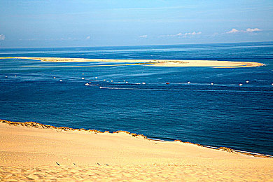 爱情岛论坛极速福利国产：风驰电掣中邂逅浪漫，改装竞速与温情社交交织的国产新旅程-3