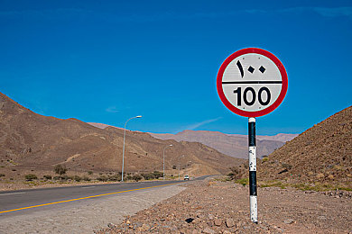 三上悠亚番号大全：虚拟偶像竞速新作今日上线，全收集攻略助你解锁终极演唱会-3