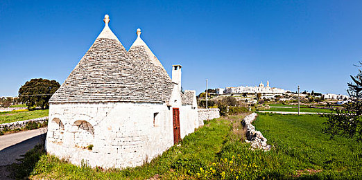 蓝月歌剧院表演113：当引擎低吟，舞台为跑道点亮序曲