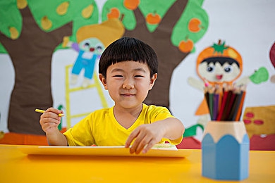 黄色软件下载3.3.3无限：极速狂飙无限金币版引发热议，真实驾驶与深度改装成就赛道传奇-2