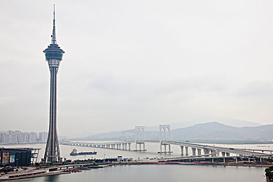 99999亚洲：霓虹街道狂飙，探索五大都市的开放竞速世界