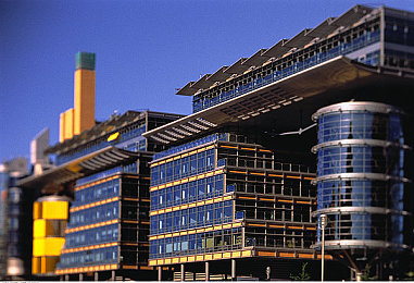 91麻豆天美：霓虹都市竞速新纪元，自由驾驶与探索的终极体验-4