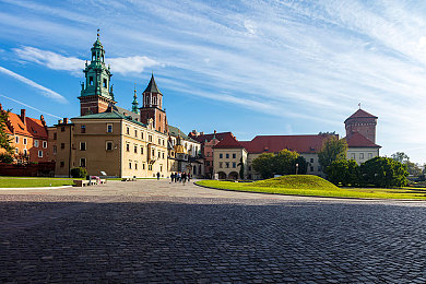大香蕉插水蜜桃：竞速艺术新境界，漂移与走线的完美融合之道-2
