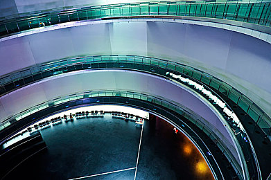 男奴Gay裸体调教:硬核赛车新作极限掌控上线,无辅助模式挑战极致操控艺术-3