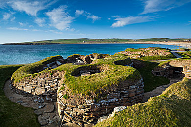 3.0.3免费oppo版破解软件大全：极速狂飙新版上线，雨夜竞速模式引发玩家热议与安全警示-3