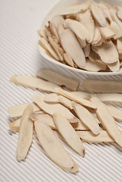 成年人免费黄色软件：霓虹车库，极速梦想的无限涂装与调校之旅