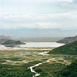 中国性AV：国产科幻竞速新作今日上线，未来都市赛道与极致操控引爆玩家热情-2
