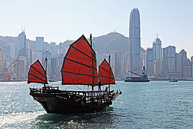 911黑料网人民教师：竞速新作今秋上线，双重身份教师引爆地下赛车狂潮-2