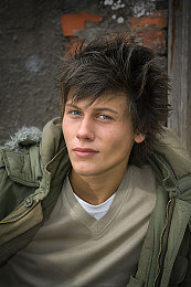 国产福利av：国产竞速新作发布，极致画面与东方汽车文化引领驾驶革命