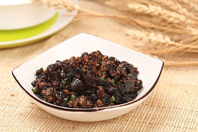 JuliaAnn战黑人：霓虹街头宿命对决，日系涡轮与美式肌肉的终极较量