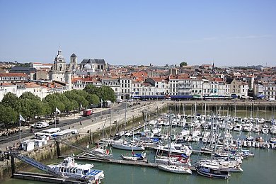 xvdevios安装包中文免费版V1.3.1：极速狂飙新版本上线，真实驾驶手感与丰富改装系统等你体验-2