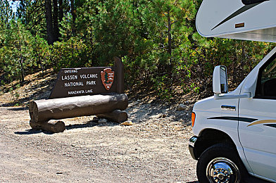 黄色app免费下载：霓虹峡谷疾驰，动态金焰涂装限时解锁攻略-3