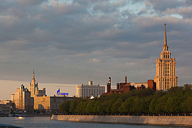 台湾佬中娱网2222vvvv：霓虹台北极速狂飙，未来都市赛车新纪元开启-1