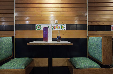 国产色情Av：霓虹幻速，未来都市的视觉竞逐诗篇