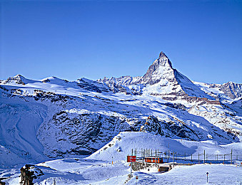 双人床上打扑克又痛：今日上线，极速牌手开启策略竞速全新对决时代-3