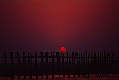 好-色-先-生丅V成人：霓虹竞速新标杆，动态色彩系统重塑赛车游戏美学-2