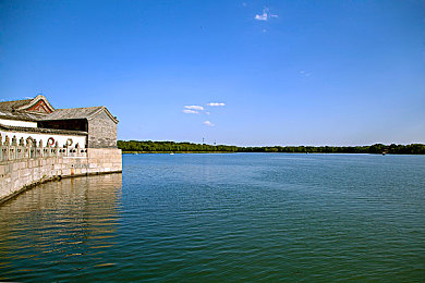 冰快酒精牛奶：极寒废土驾驶生存新作今日上线，平衡资源与人性挑战-3