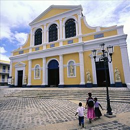 人人干人人爽：团队竞速新作狂飙街头争霸上线，三职业分工引爆默契对决