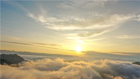 色噜噜色综合：霓虹竞速未来都市，视觉盛宴色彩解谜-2