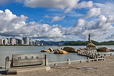 光身美女软件：《极速幻影》全新改装系统上线，深度定制让每辆赛车成为移动艺术品