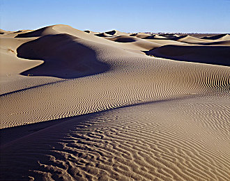 黄软件在线观看：极速骇客，代码狂飙，双重节奏的赛博竞速-3