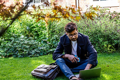 男生女生查查查APP：化身车辆侦探，在墨西哥开放世界开启你的汽车文化探索之旅