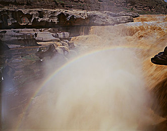 日韩一卡二卡三卡:融合赛车与卡牌策略,全新战术体系颠覆竞速体验-1