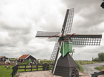 榴莲视频成人：硬核竞速新作发布，极致拟真挑战暴雨夜赛与山道追逐-2