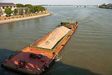 国产成人色V a：霓虹纪元下，未来都市的疾驰幻影与暗流竞逐-2