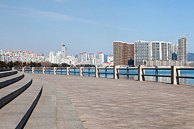 免费亚洲一区二区:极速穿梭,樱花山径与霓虹都市的东方竞速诗篇-3