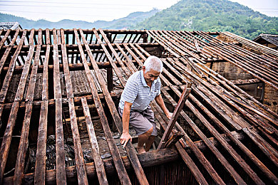 成人国产av：国产竞速新作《风驰电掣》深度评测，硬核驾驶体验引爆玩家热议-3