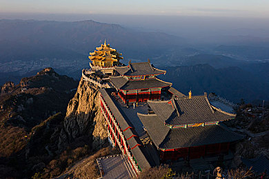 黄色软件免费下载安装3.3.0：极速狂飙新版上线，黄昏竞速模式与金色闪电跑车引爆赛道-2