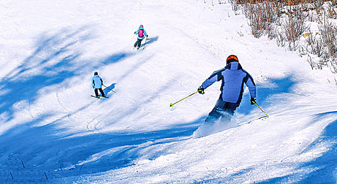 男生和女生那个的app：竞速与情感交织，全新赛车社交游戏今日上线，体验双重深度驾驶之旅