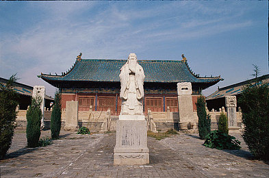 国产成人AV免费：都市夜行侠国产超跑免费获取，极致驾驶体验征服街头