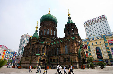 国精产品乱码一区：未来都市赛车手，解码数据深渊中的顶级座驾