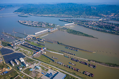 黄色软件3.0.3免费vivo版：极限竞速隐藏金色幻影跑车，vivo设备专属任务链攻略揭秘-3