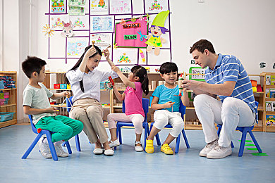 男生和女生差差差App：极速对决新游引发热议，性别策略差异重塑赛车游戏体验