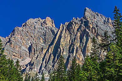 打扑克又疼又响：策略卡牌驾驭轰鸣钢铁，硬核竞速碰撞心理博弈-1