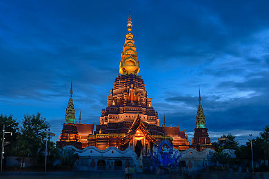 农村伦BBw：泥地飞驰，乡野改装风暴，巨轮轰鸣竞速传奇-2