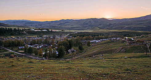 又痛又叫的打扑克:双线狂飙今日上线,赛车扑克融合引爆硬核游戏圈-3