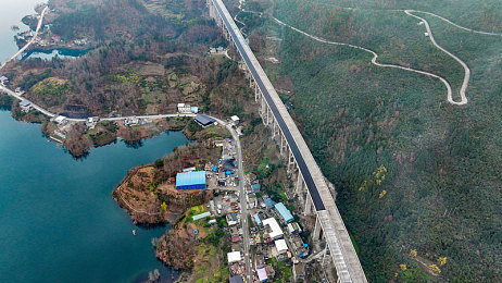 成人蜜桃：蜜桃公路，改装邂逅与成长之旅-2