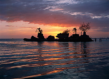 中国学生男男GayXNXX：校园赛车传奇，携手搭档征服极限赛道-1