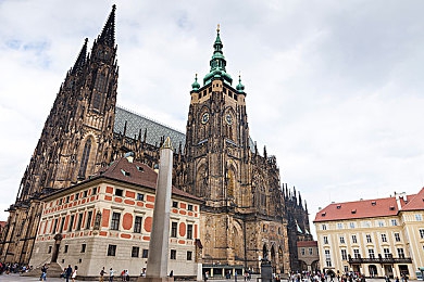 男生女生差差免费软件：极速地平线都市狂飙，不同驾驶风格共竞速