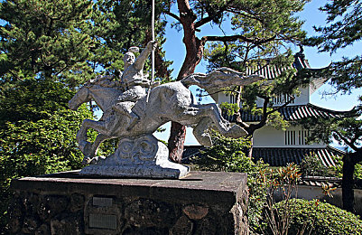 亚州1区2区：《极速纪元：双区争霸》今日上线，传统技艺与未来幻想赛道引爆竞速狂潮-1