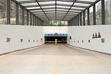 体育生自撸：《极限单圈：孤影车手》今日上线，挑战自我，刷新纪录的终极单人竞速体验