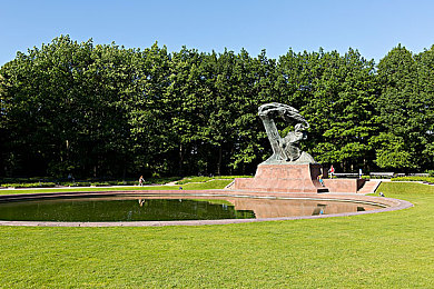 艳女直：赛博朋克竞速新作登场，直线对决引爆速度与策略狂潮