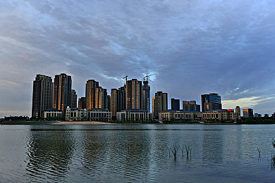 国产av国语：沉浸驾驶新时代，本土化虚拟引擎重塑真实道路体验-2