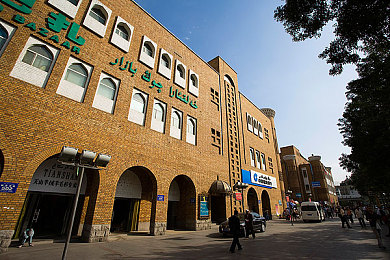 成人福利app:硬核赛车新作引爆改装狂潮,都市夜赛隐藏内容深度解析-2